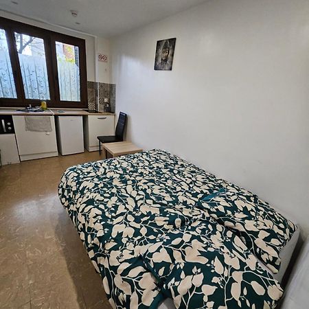 Studio Independant Et Bien Equipe Avec Veranda Commune Neuilly-sur-Marne Dış mekan fotoğraf