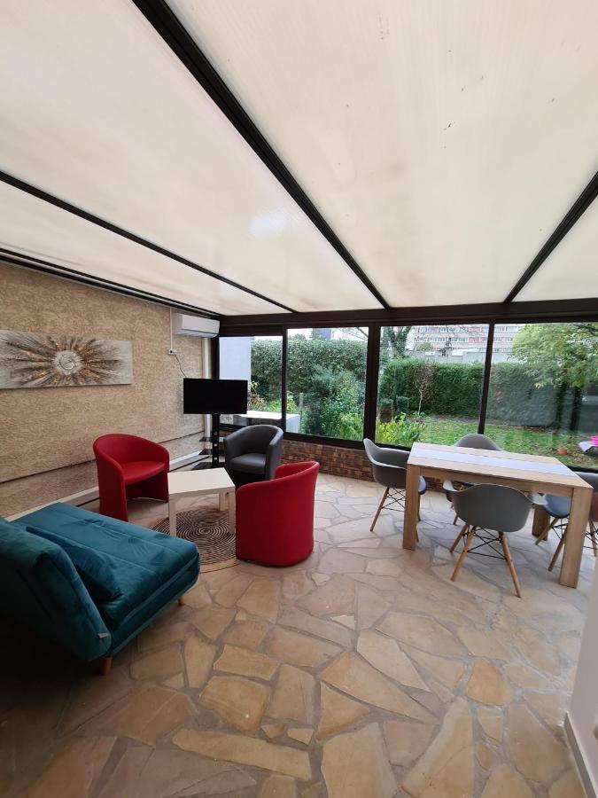 Studio Independant Et Bien Equipe Avec Veranda Commune Neuilly-sur-Marne Dış mekan fotoğraf
