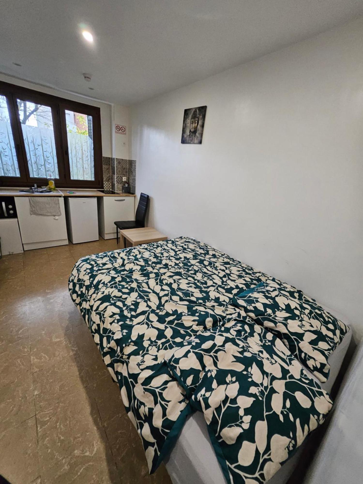 Studio Independant Et Bien Equipe Avec Veranda Commune Neuilly-sur-Marne Dış mekan fotoğraf